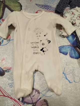 Bebé Reborn Arias con Ropa y Accesorios