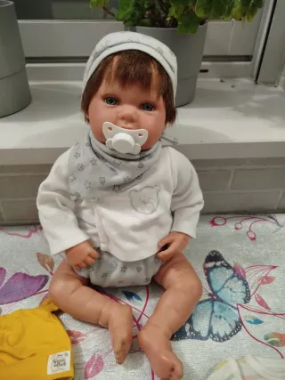Bebé Reborn Arias con Ropa y Accesorios