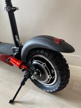 patinete electrico.lleva alta voz