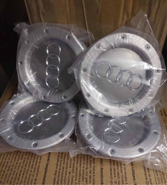 4 Tapabujes Audi 146mm modelo RS4 old nuevos