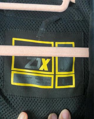 Chaqueta deportiva hombre negra