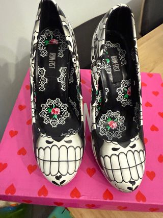 Zapatos de tacón Iron Fist