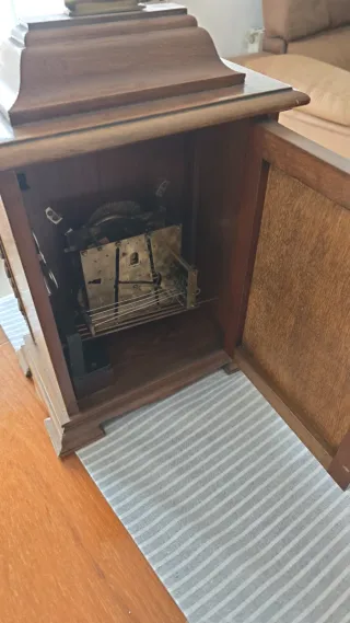 Orologio da tavolo in legno e ottone con carillon