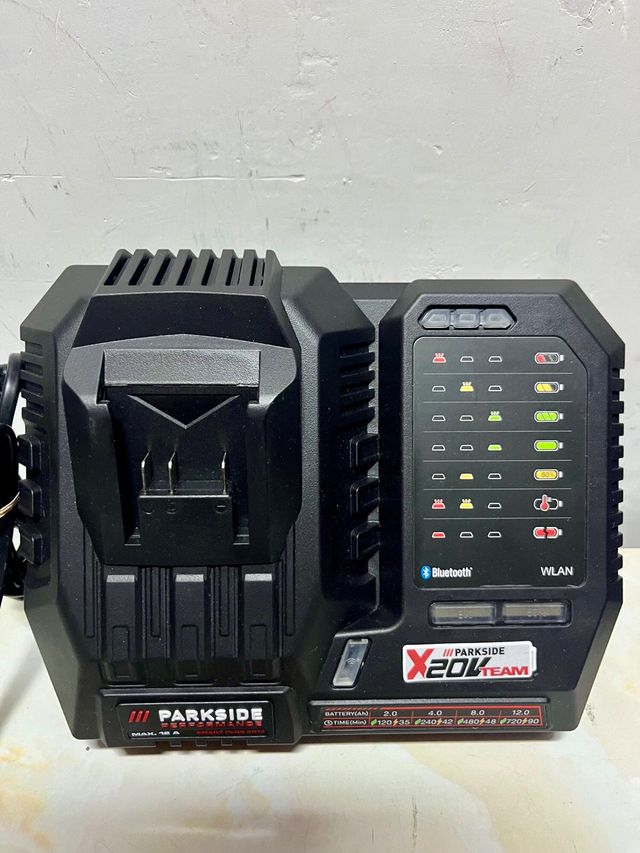 Caricabatterie Intelligente Parkside Performance 20V/12A