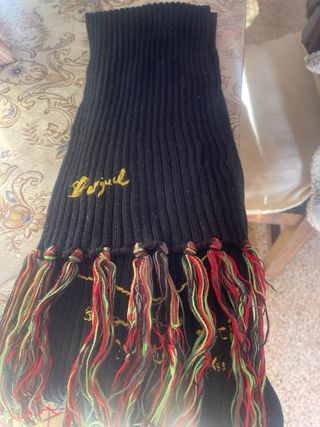 Bufanda Desigual negra con detalles