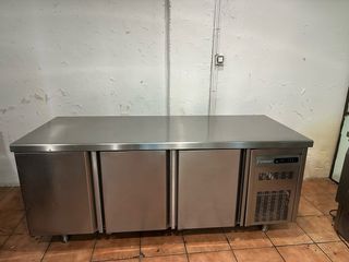 Bajo mostrador 3 puertas CORECO
