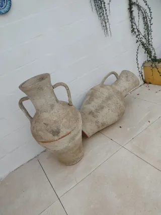 REBAJADO.2 Ánforas antiguas de barro.venta en mano