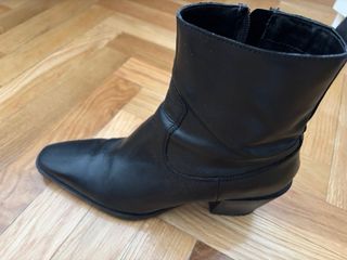 Botines negros de cuero