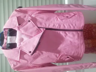 Cazadora niña rosa chicle. Regalo calentadores.