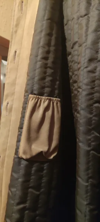 Abrigo largo beige con cuello y puños de pelo