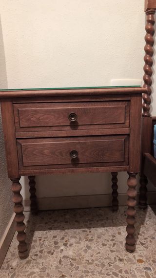 Mesita de noche de madera . 36x50x65