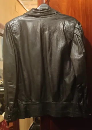 Cazadora de cuero mujer negra