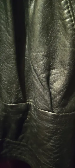 Cazadora de cuero mujer negra