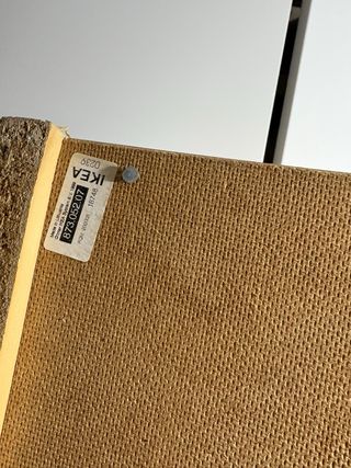 Estantería de madera estrecha