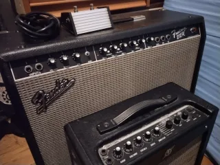Amplificador Fender 212R 100W y Fender 10 watts
