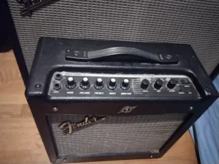Amplificador Fender 212R 100W y Fender 10 watts