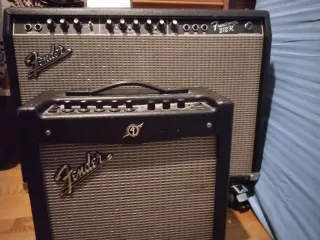 Amplificador Fender 212R 100W y Fender 10 watts