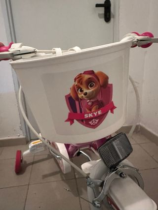 Bicicleta niña rosa con ruedines