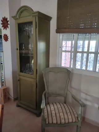 REBAJADO Mueble vitrina rústico verde y madera