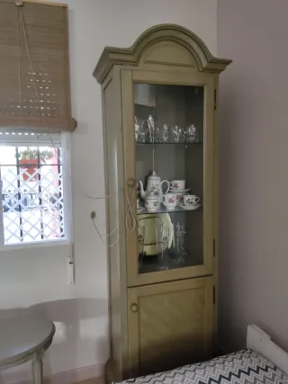 REBAJADO Mueble vitrina rústico verde y madera