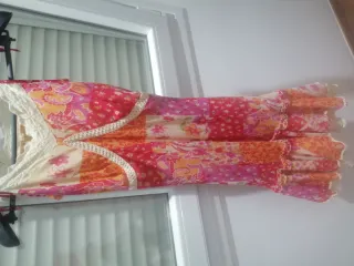 Vestido lencero estampado completamente forrado.