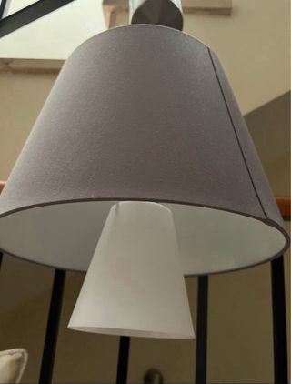 Lámpara de techo Ikea gris y blanca