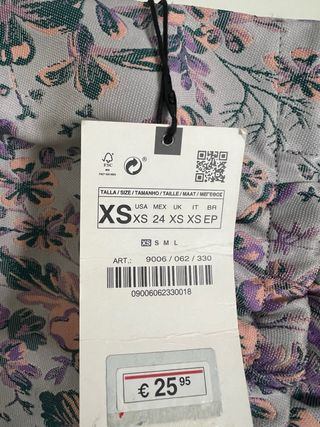 Falda mini Zara floral fruncida XS