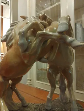 Statua cavalli in ceramica