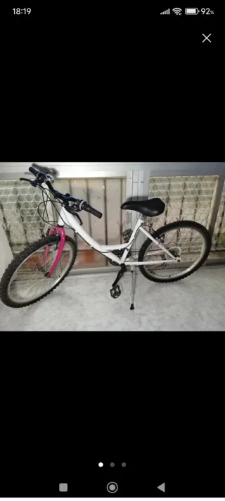 Bicicleta Blanca y Rosa