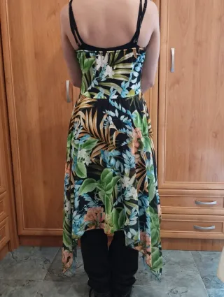 Vestido floral tropical