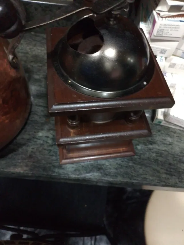 Lote antigüedades: Cobre y Molinillo