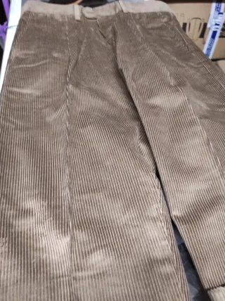 Pantalón pana hombre nuevo con etiqueta