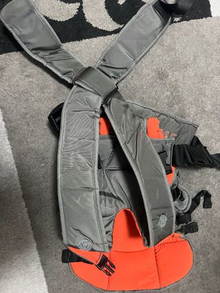 Mochila portabebés Jane gris y naranja
