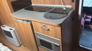 Se vende  caravana  Knaus Sport 250.
