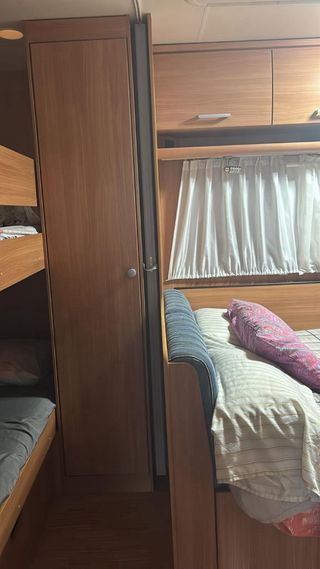 Se vende  caravana  Knaus Sport 250.