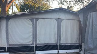Se vende  caravana  Knaus Sport 250.