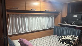 Se vende  caravana  Knaus Sport 250.