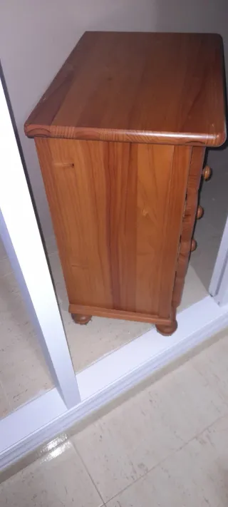 Mesitas de noche de madera Tengo tres iguales