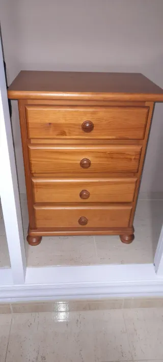 Mesitas de noche de madera Tengo tres iguales