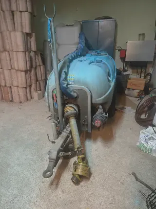 Atomizadora 800 litros semi nueva