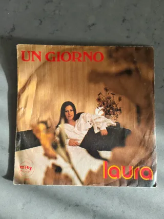 Vinile 45 giri UN GIORNO / Laura