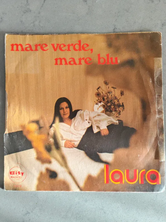 Vinile 45 giri UN GIORNO / Laura