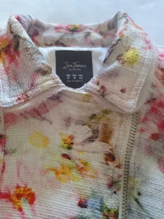 Chaqueta Zara floral entallada Talla M