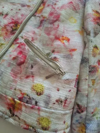 Chaqueta Zara floral entallada Talla M