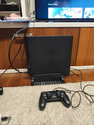 PlayStation 4 Pro 2TB+controller+supporto+videogam