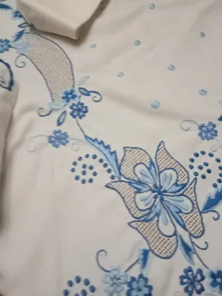 Mantelería bordada con 20 servilletas