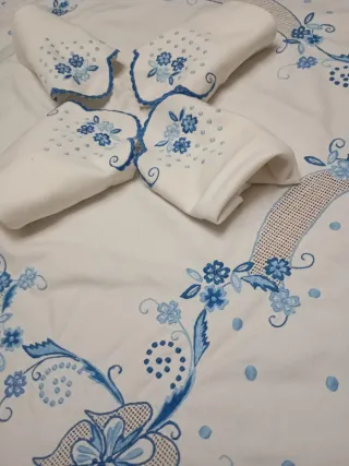 Mantelería bordada con 20 servilletas