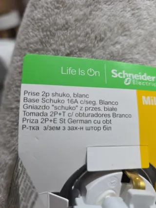 2 Enchufe Schneider Electric Blanco