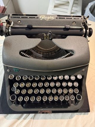 Máquina de escribir Regia Mixta