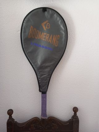Raqueta de tenis morada